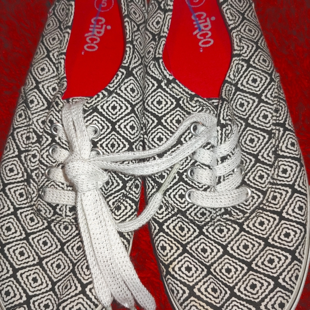 Circo black and white sneakers